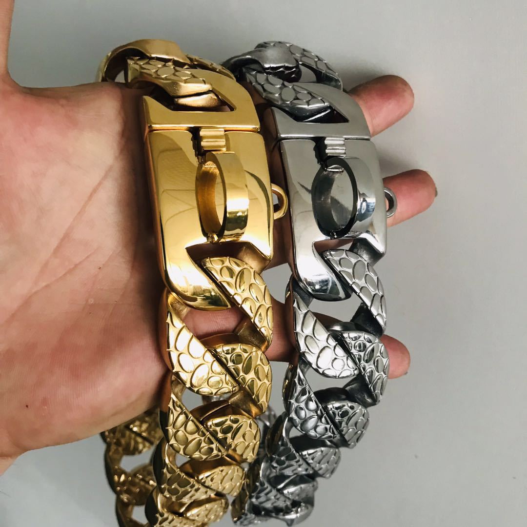 Stainless steel P dog chain for training and walking. Ideal for pet chain ring and rope strap categories. Durable & reliable. Shop Now!