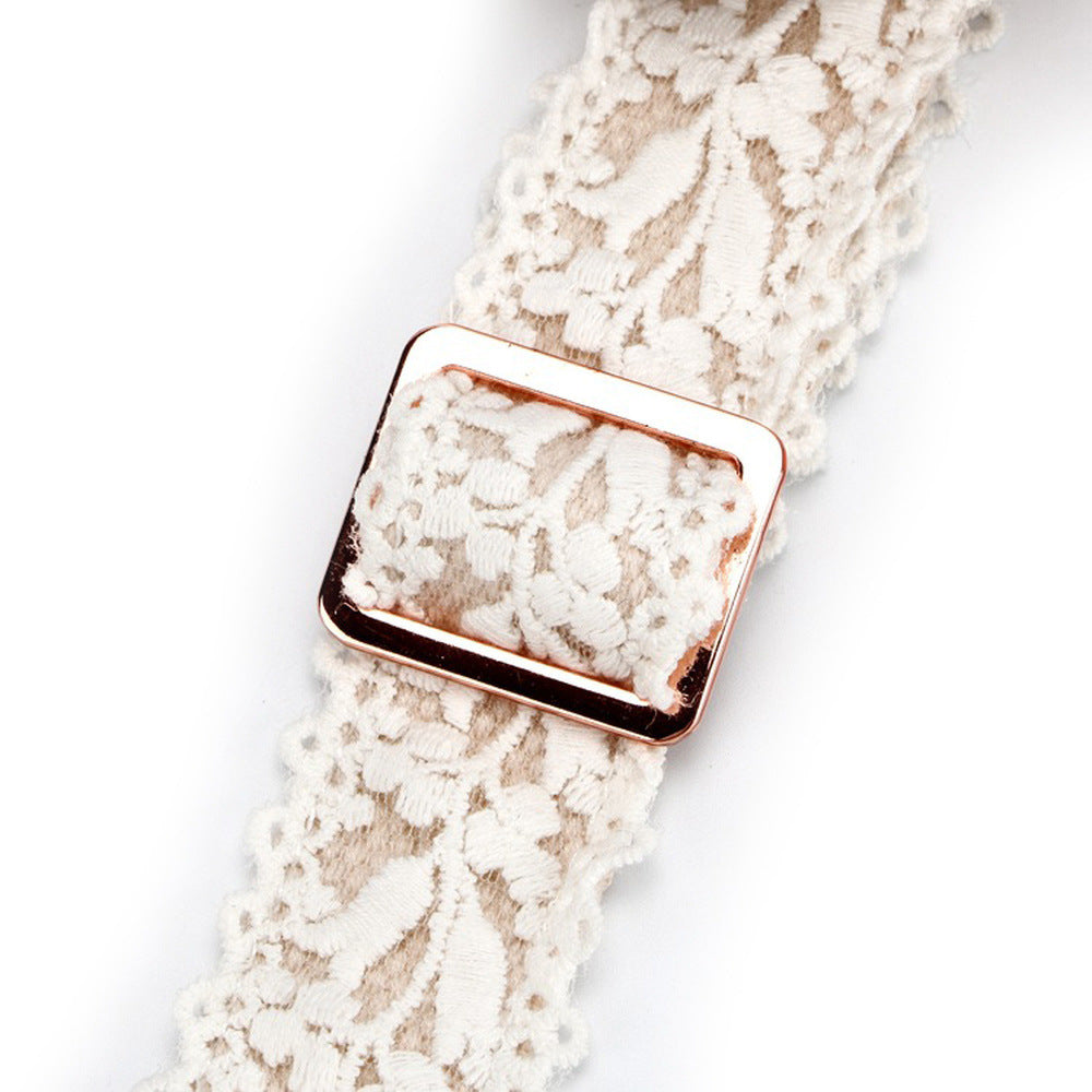 olyester Lace Flower Pet Harness Leash Set: Fashionable White Design. Elevate Pet Style. SEO: Pet harness leash, polyester, lace flower, white.